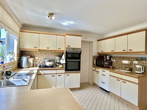 Breakfast Kitchen- click for photo gallery